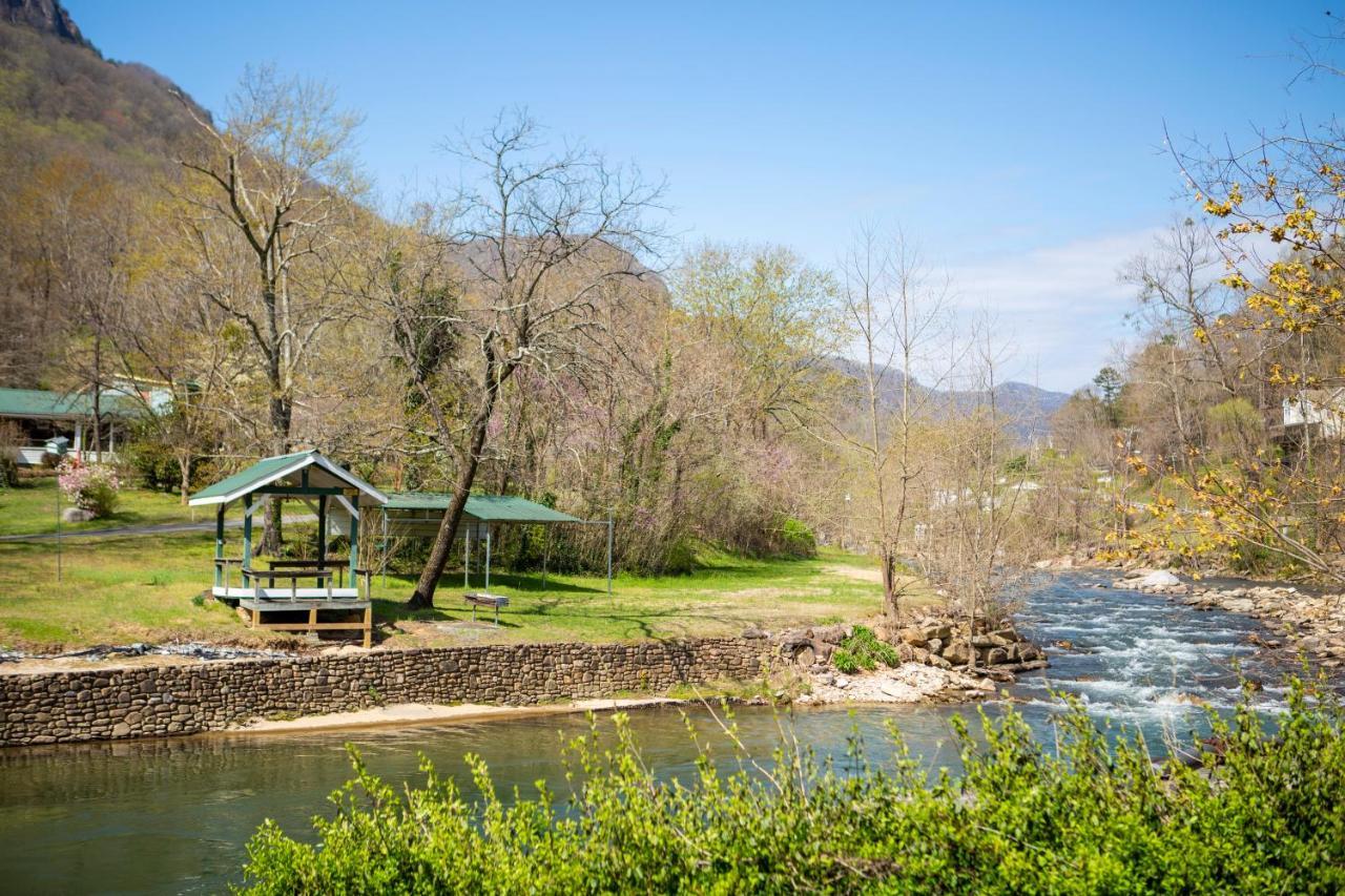The Chimney Rock Inn & Cottages Exterior foto